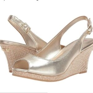 LILLY PULITZER Gigi Slingback Wedges In Gold Metallic. Size 9